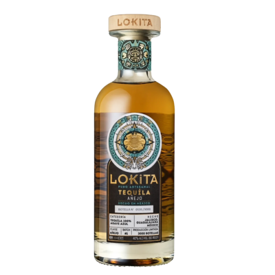 La Tequila Añejo de Lokita est fabriquée à partir d’agaves bleus soigneusement sélectionnés, vieillis 14 mois dans des fûts de chêne français ayant contenu du vin. Cuite lentement dans des fours à bois et distillée deux fois, elle offre des arômes riches et complexes avec une douceur exceptionnelle. Une tequila premium 100% agave, raffinée et intense.