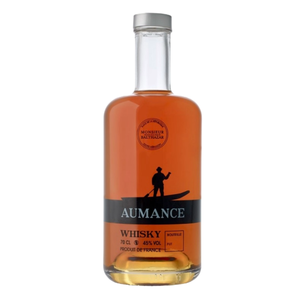 Fermenté pendant 6 jours et distillé en double alambic à bain-marie, ce whisky artisanal vieillit exclusivement en anciens fûts de Sauternes, sélectionnés avec soin. Composé de maïs bio, d'orge maltée et de seigle, il offre un nez riche de miel, bonbon et cerise, évoluant vers des notes de vanille et nougatine. En bouche, il se révèle frais, fruité et rond, avec une finale épicée et céréalière, marquant la signature de la distillerie.