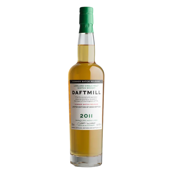 Le Daftmill 2011 Summer Batch Release est un single malt rare, distillé à partir d'orge cultivée sur la ferme familiale Cuthbert, dans le Fife. Vieilli 12 ans en fûts de bourbon de premier remplissage, il reflète l'approche méticuleuse et saisonnière de cette distillerie agricole. Avec seulement 6 550 bouteilles, il offre des notes fraîches de fruits, d'herbes coupées et de chêne, incarnant le caractère authentique de Daftmill.