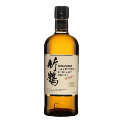 Le nouveau Nikka Taketsuru Pure Malt présente une palette aromatique riche et équilibrée, marquée par des notes exotiques, florales, épicées et une touche de tourbe. Ce whisky sans âge, lancé pour célébrer le 100ème anniversaire du mariage de Masataka Taketsuru avec Rita, est élaboré à partir d’un assemblage de fûts de Sherry provenant des distilleries Yoichi et Miyagikyo, avec une prédominance de malt de Yoichi. Idéal à déguster pur ou avec des glaçons, il se marie parfaitement avec des fromages, des fruits de mer ou des meringues.